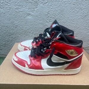 Jordan 1 Retro Chicago Bulls Patent (2003)